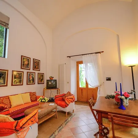 Duplex Holiday In With Swimming Pool Holiday home Tredozio